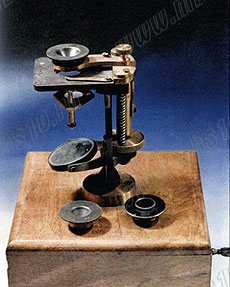 Первый микроскоп Цейсса